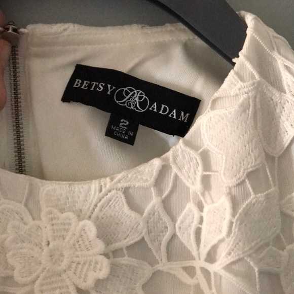 White flowered cocktail dress - Picture 3 of 5